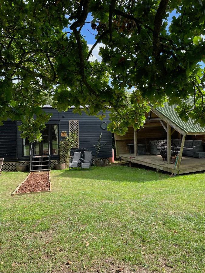 Oak Tree Lodge: Unique 2 Level Shepherd'S Hut: Dartmouth Bagian luar foto