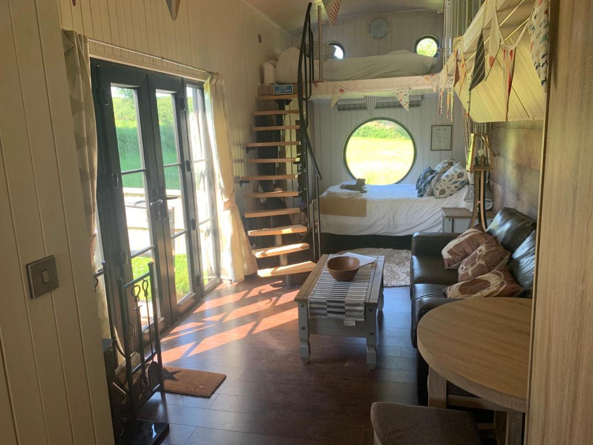 Oak Tree Lodge: Unique 2 Level Shepherd'S Hut: Dartmouth Bagian luar foto
