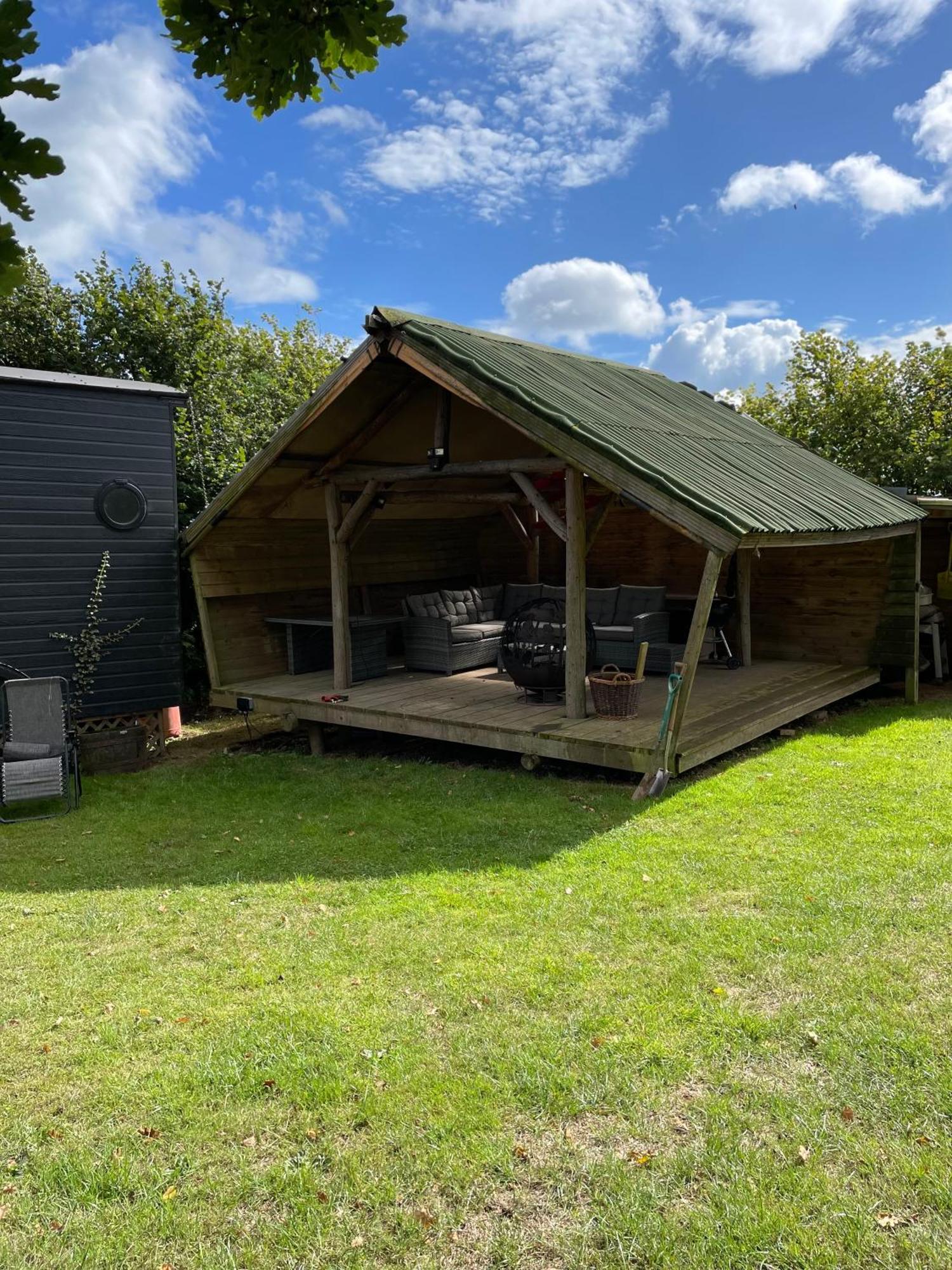 Oak Tree Lodge: Unique 2 Level Shepherd'S Hut: Dartmouth Bagian luar foto