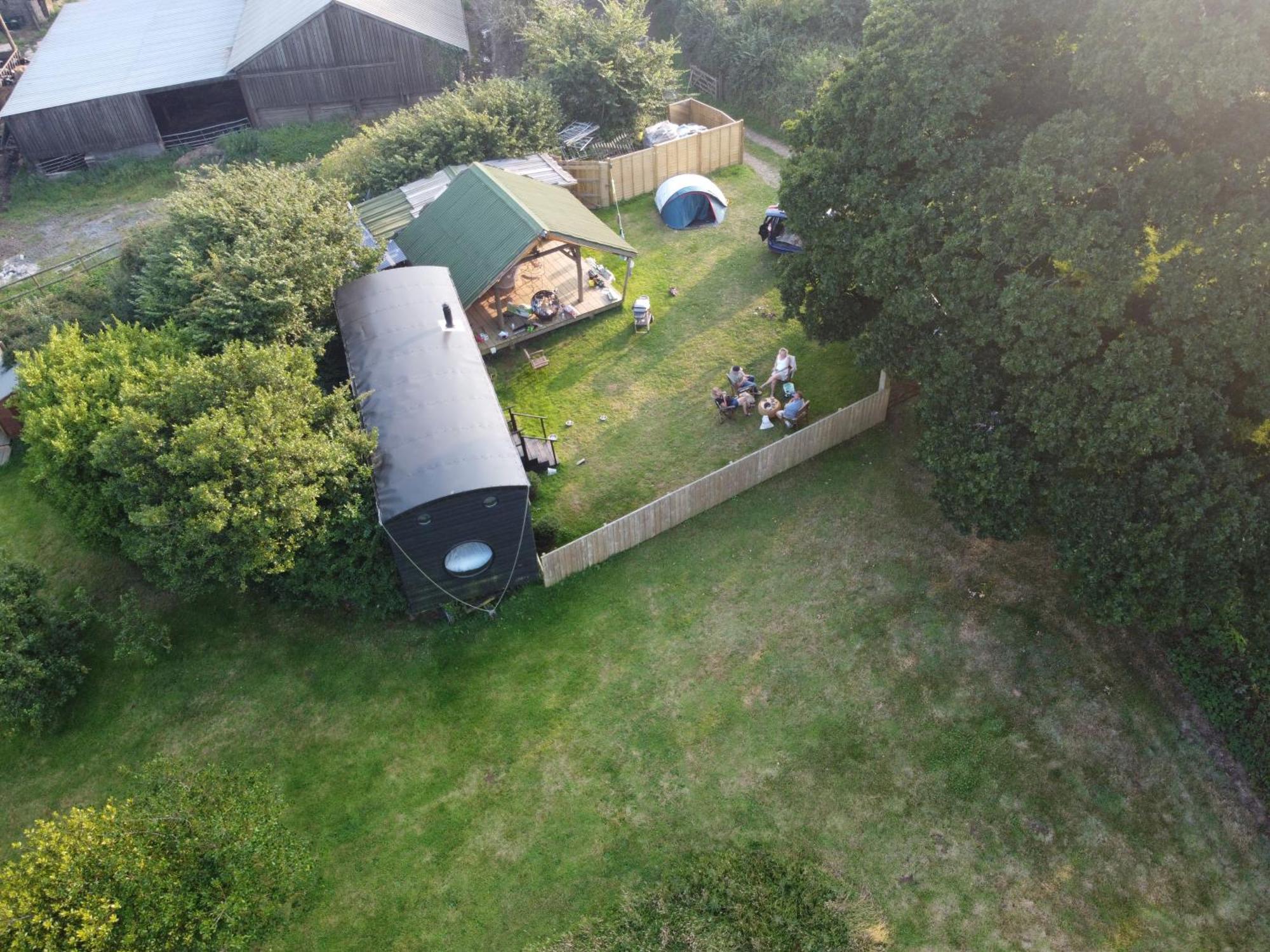 Oak Tree Lodge: Unique 2 Level Shepherd'S Hut: Dartmouth Bagian luar foto